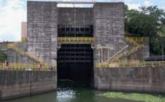 Lock gate
